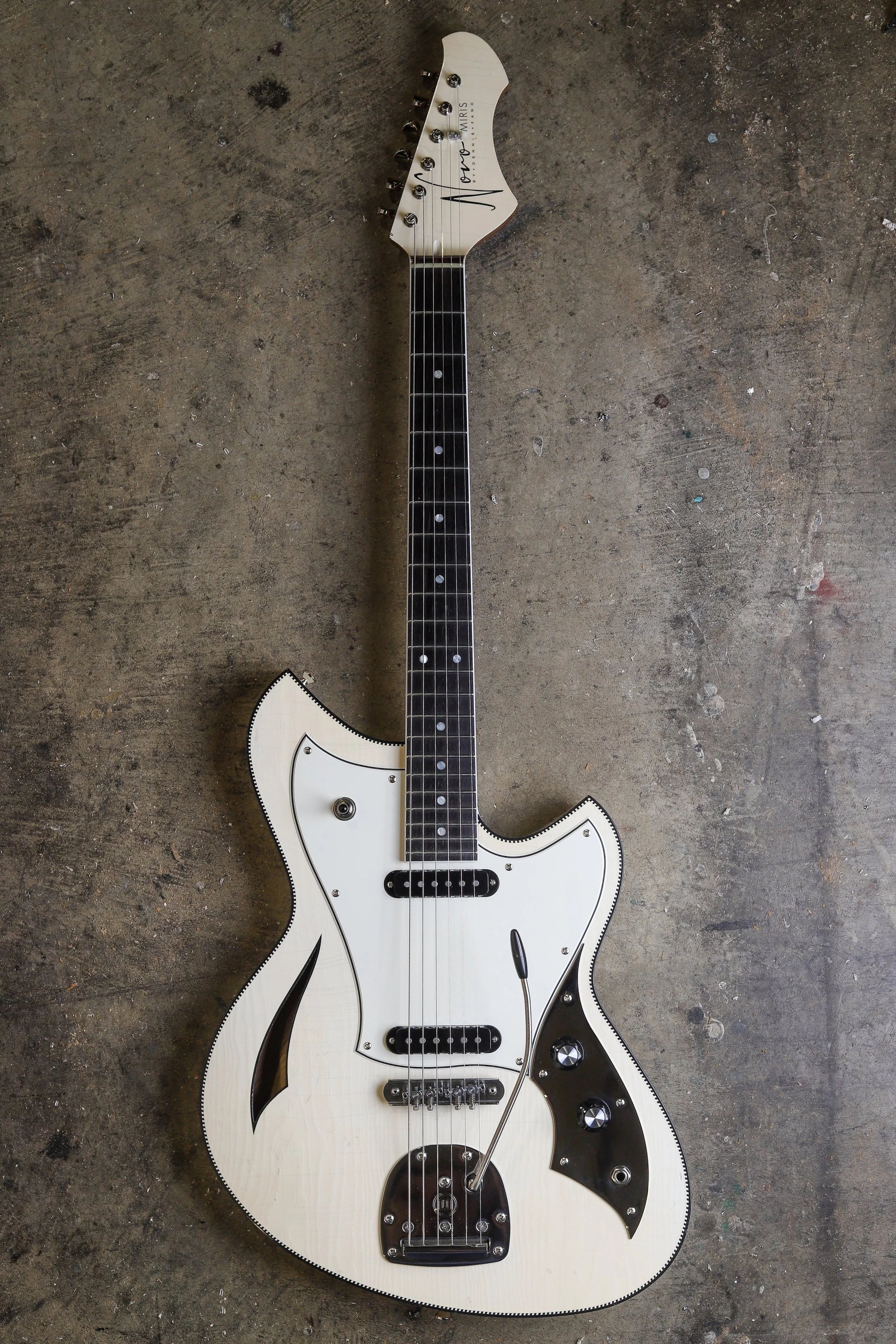 NOVO SIGNATURE MIRIS JG - Olympic White (7 of 7) – Novo Guitars