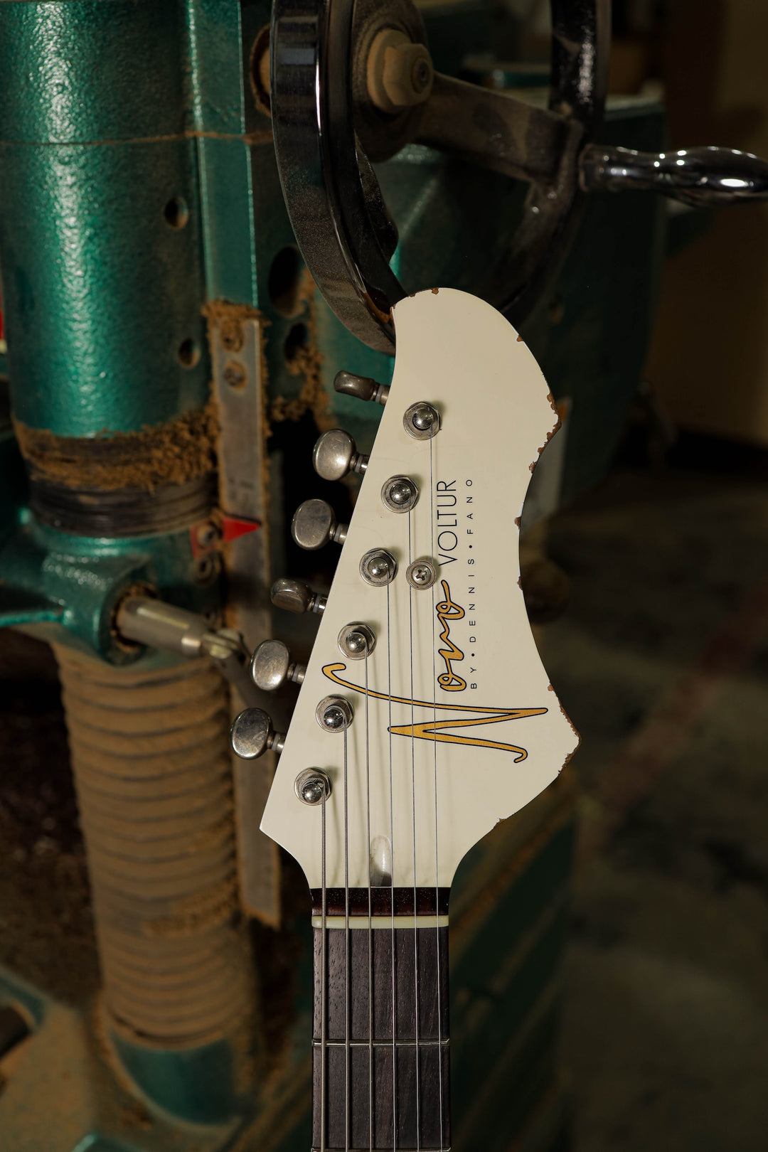 Novo Voltur J in Olympic White