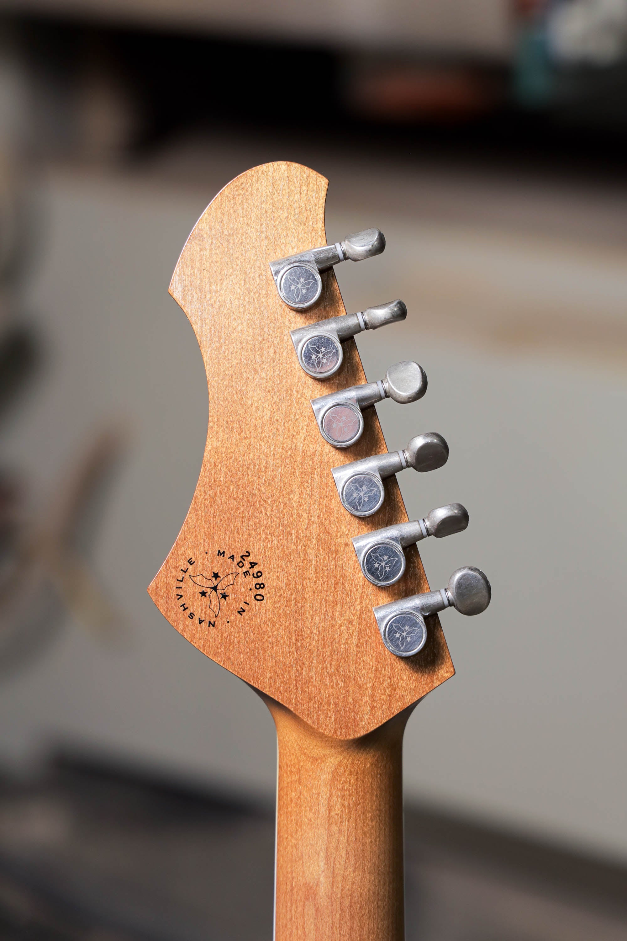 Novo Miris J in Inca Burst – Novo Guitars