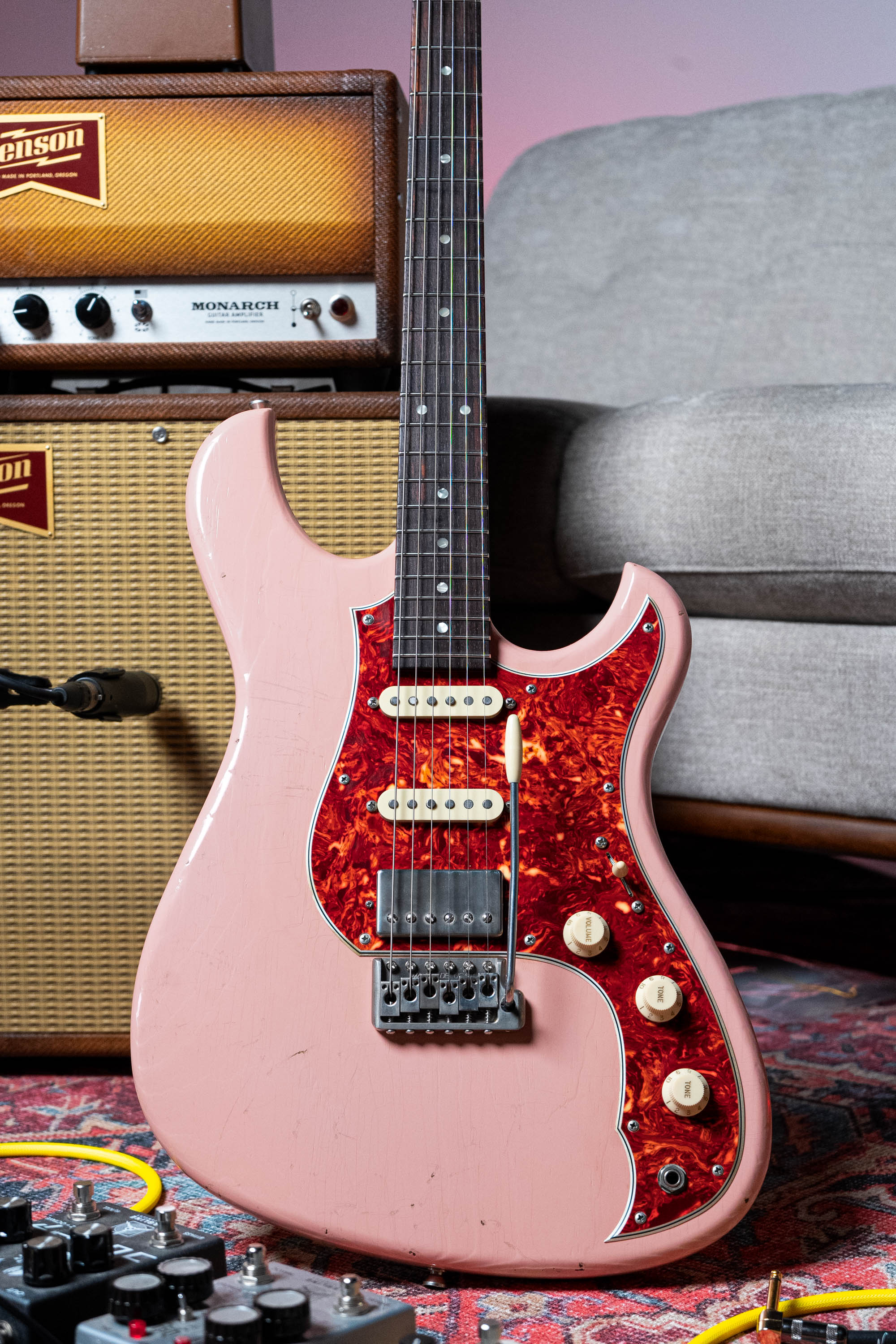 Novo Idris HSS in Shell Pink – Novo Guitars