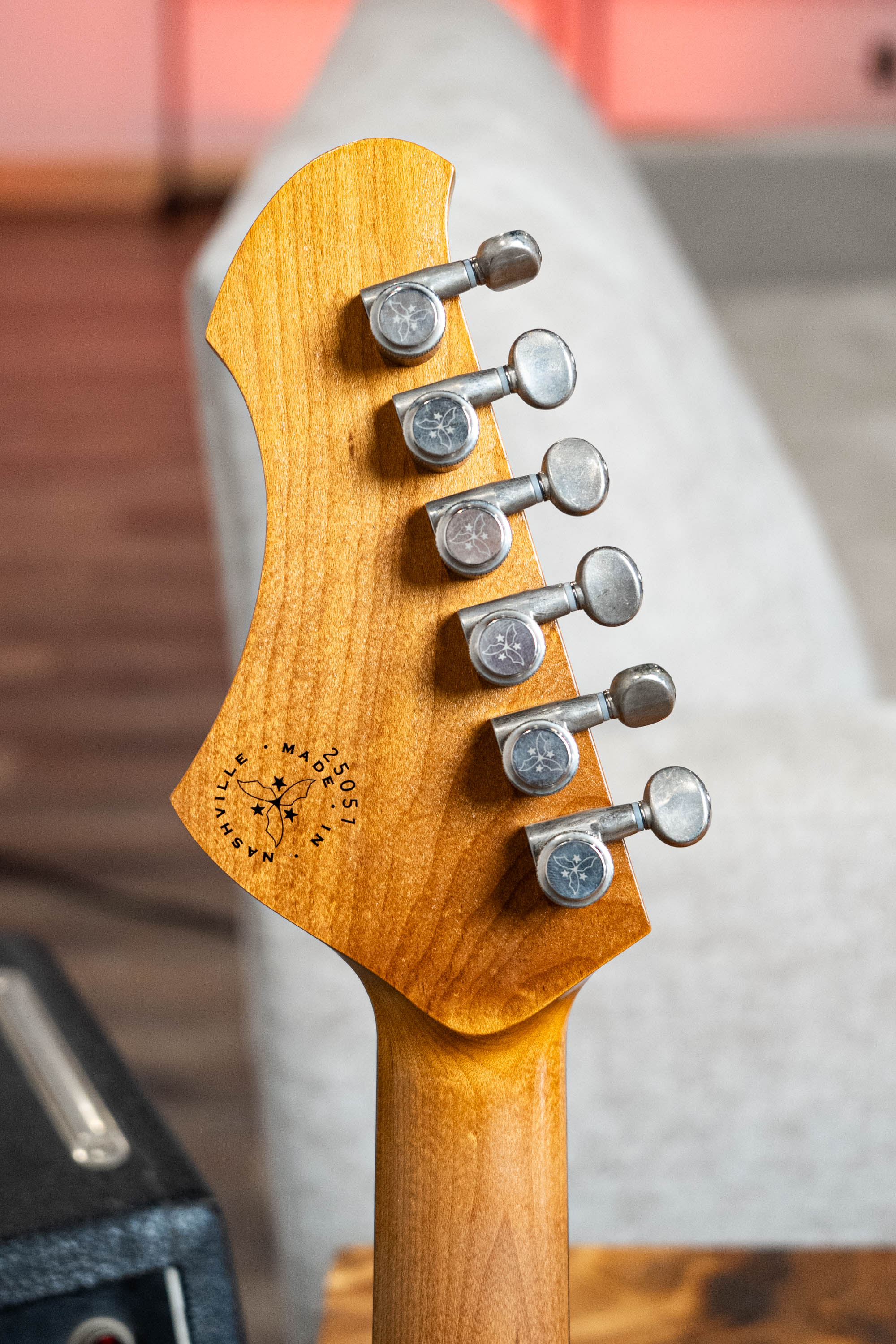 Novo Serus J in Uffington Green – Novo Guitars