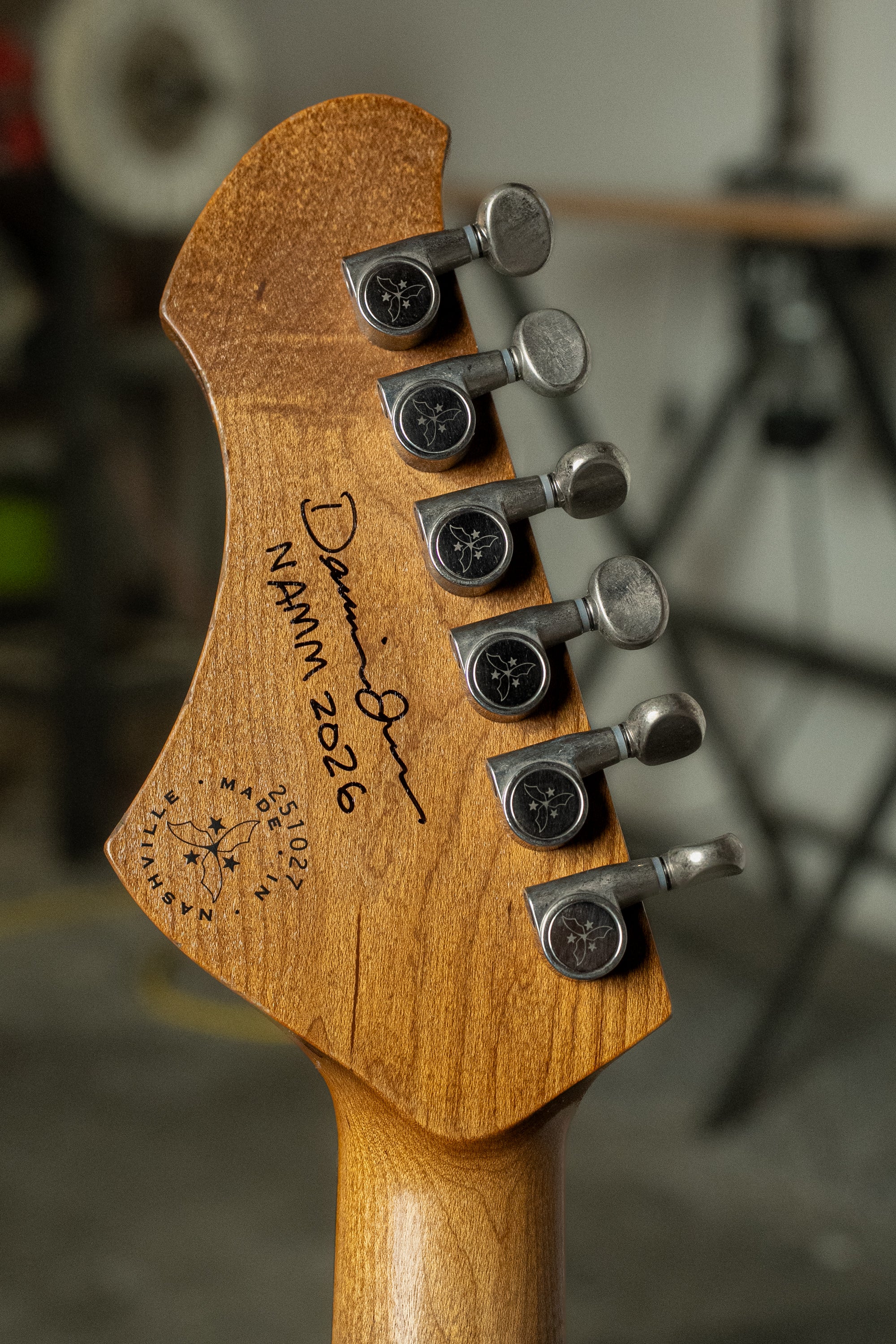 MIRIS J - Silvertone Burst | NAMM 26 – Novo Guitars