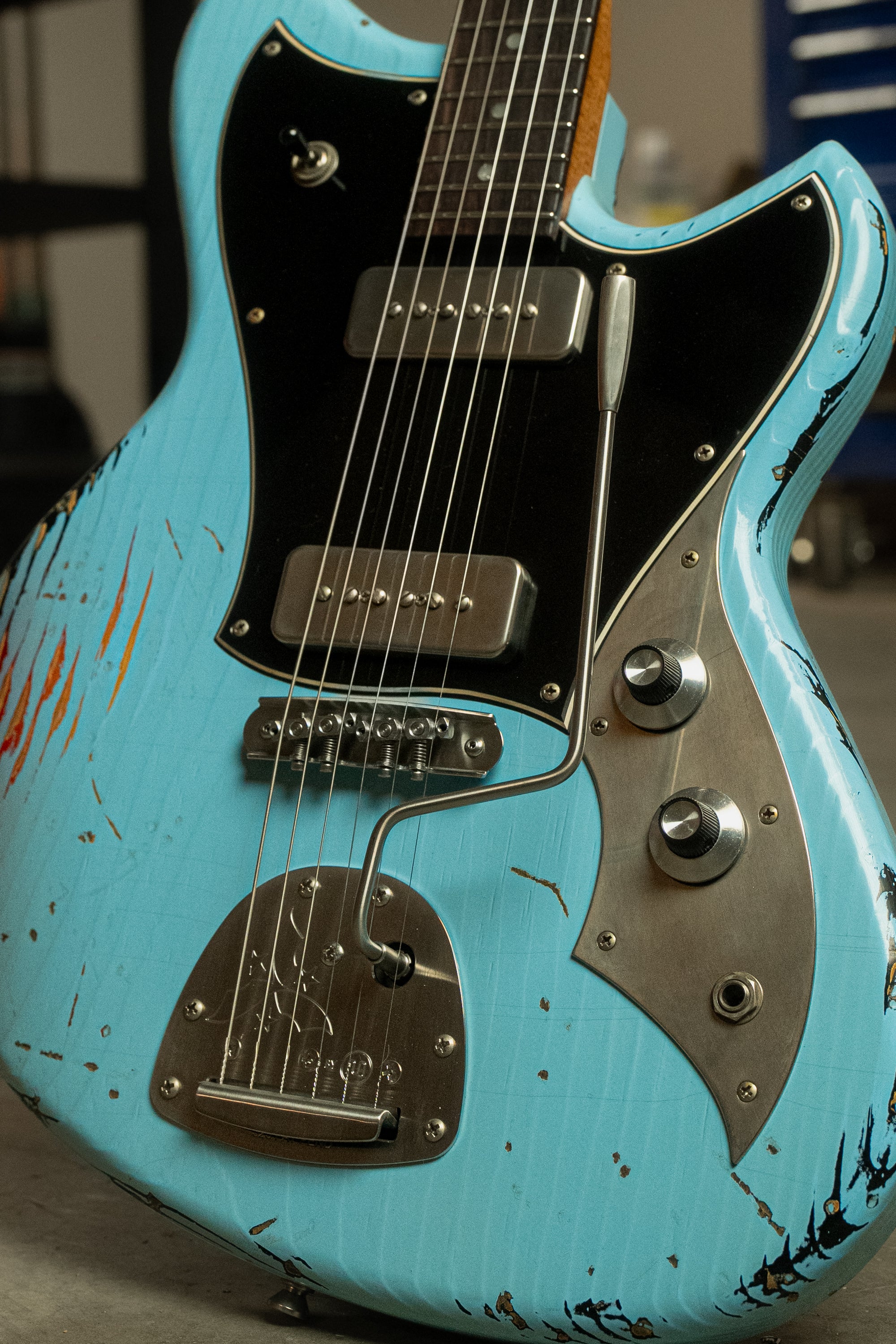 SERUS J - Daphne Blue over '64 3-Tone Burst | NAMM 26 – Novo Guitars