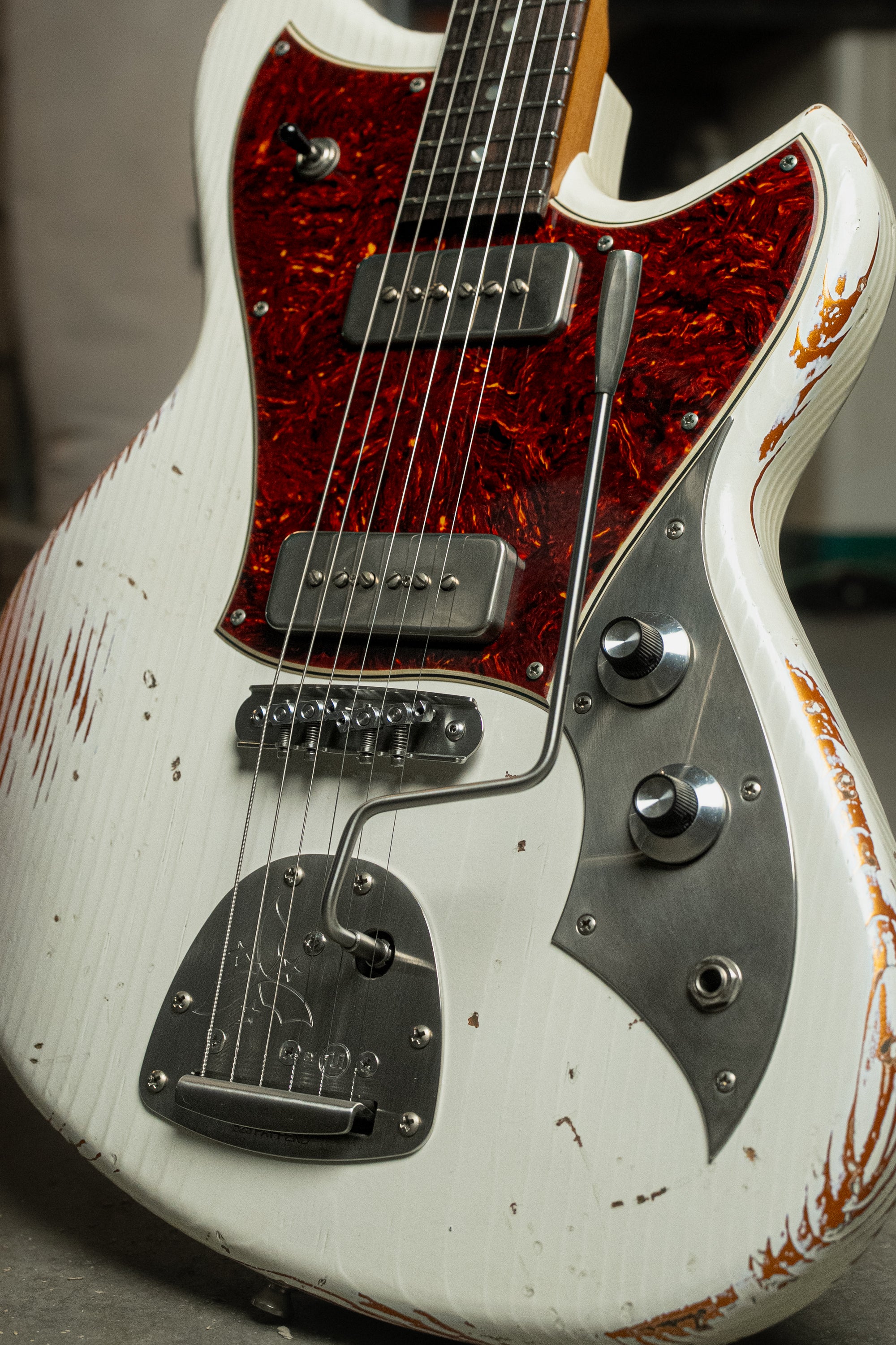 SERUS J - Olympic White over Aztec Gold | NAMM 26 – Novo Guitars