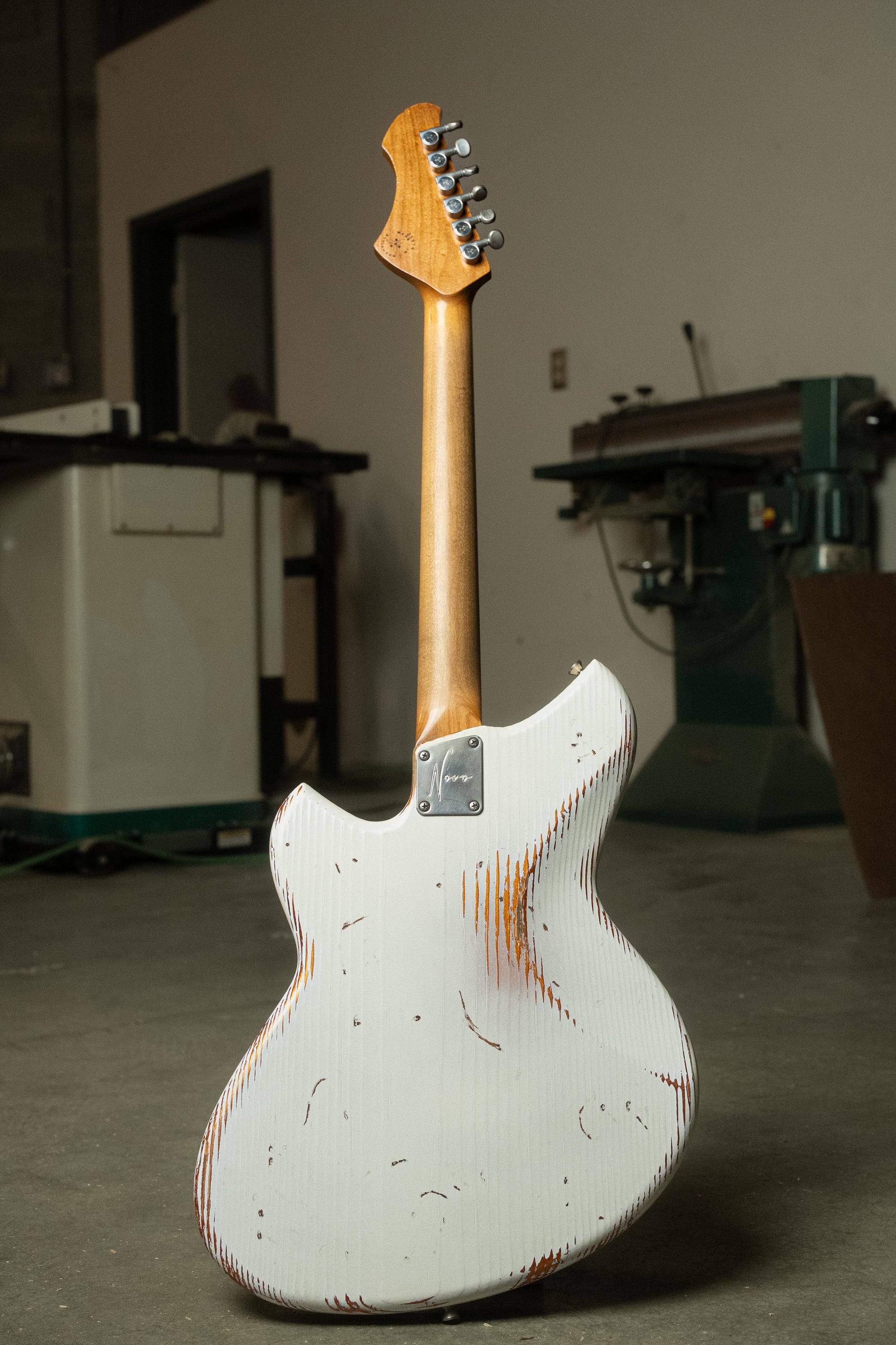 SERUS J - Olympic White over Aztec Gold | NAMM 26 – Novo Guitars