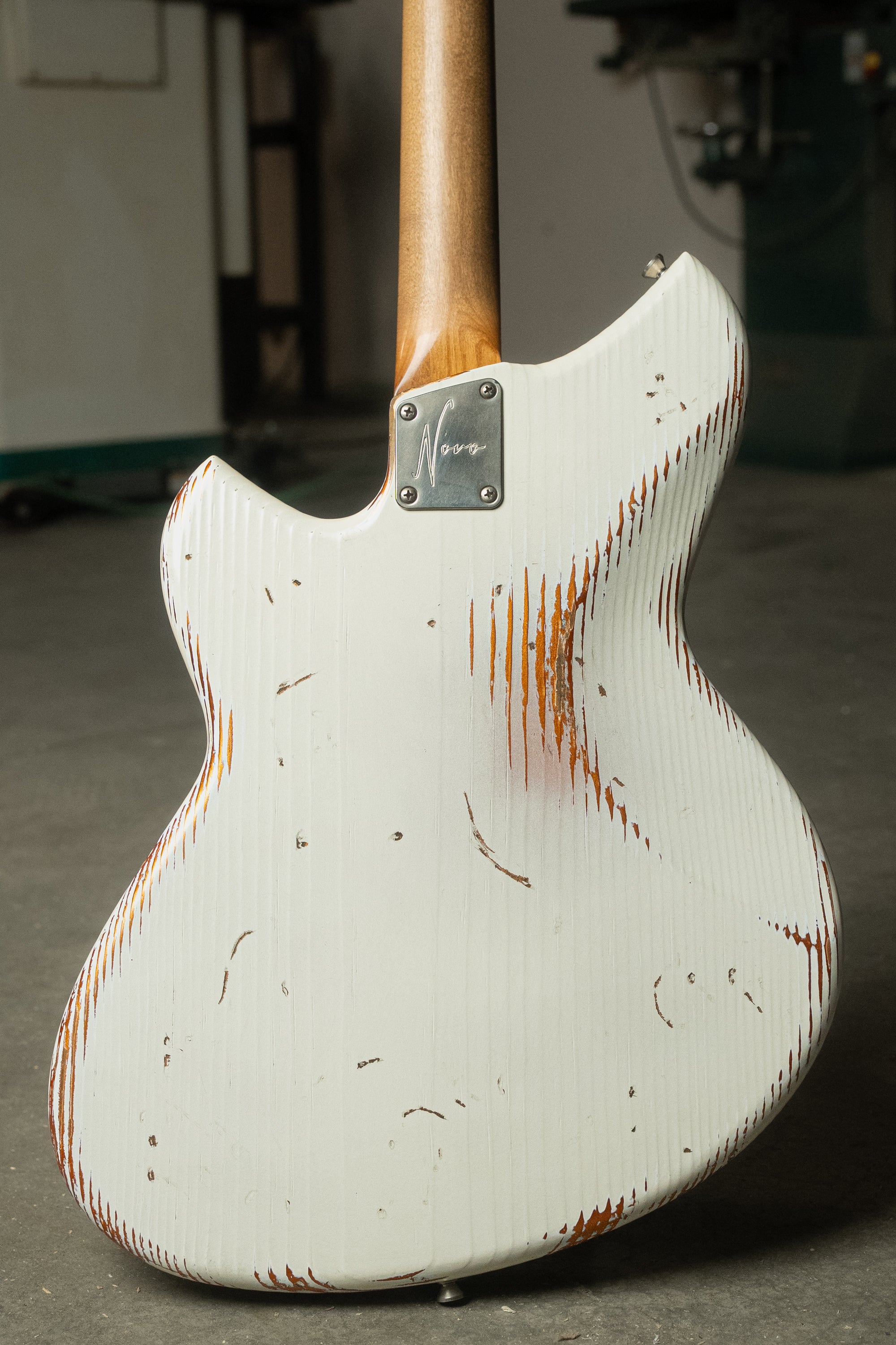 SERUS J - Olympic White over Aztec Gold | NAMM 26 – Novo Guitars