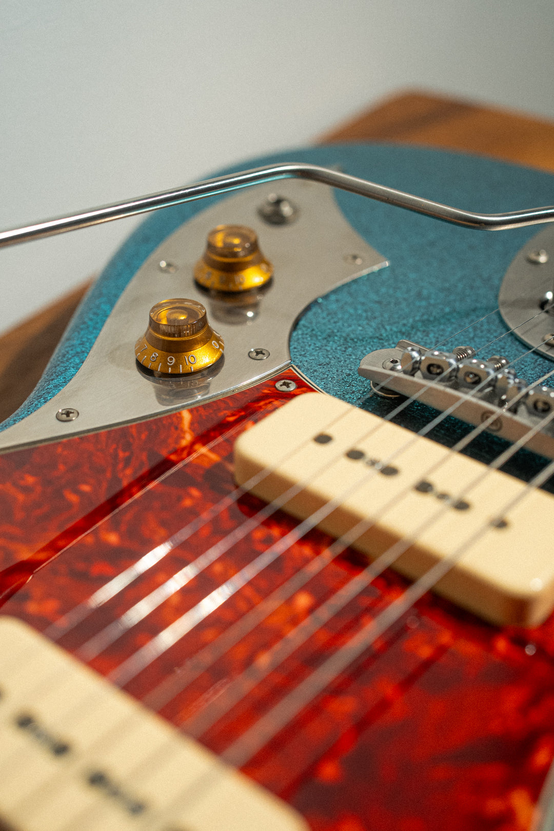 SERUS J - Lake Placid Blue Sparkle | From The Bench