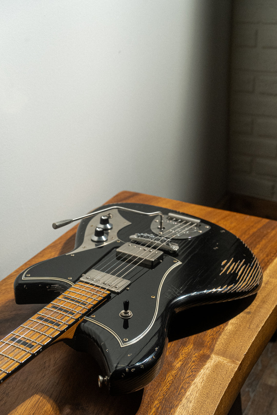 SERUS JHH - Bull Black | From the Bench