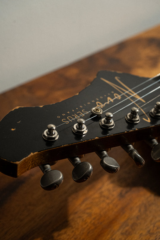 SERUS JHH - Bull Black | From the Bench