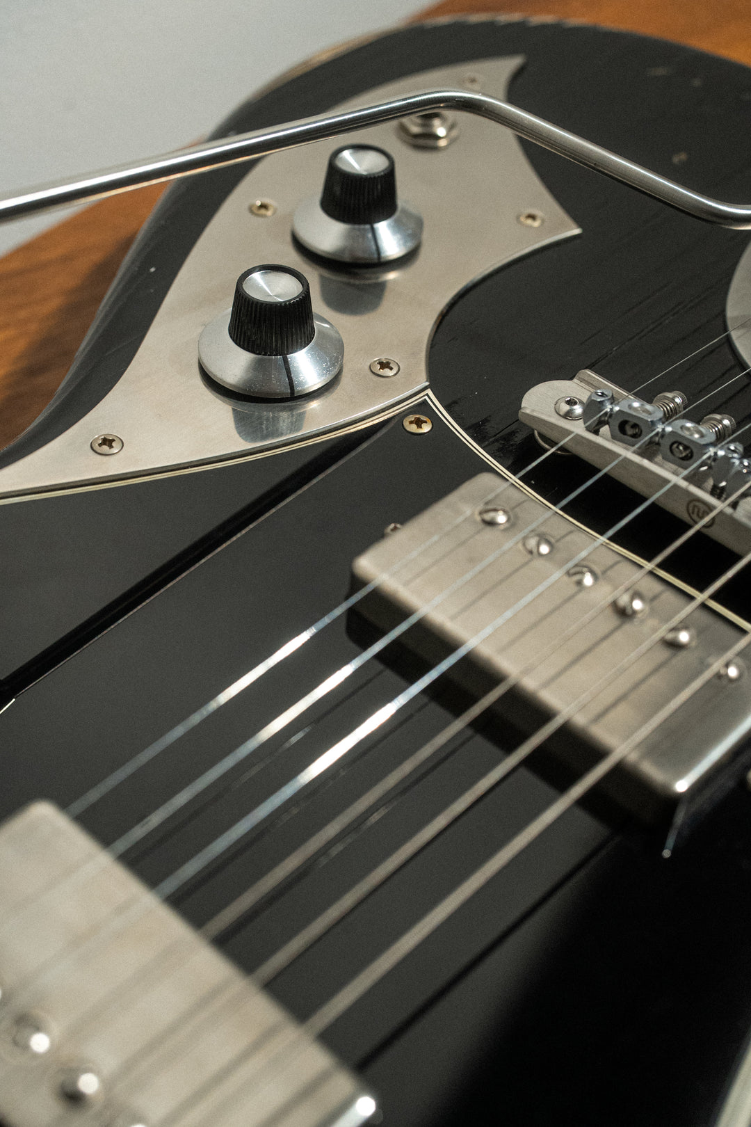 SERUS JHH - Bull Black | From the Bench