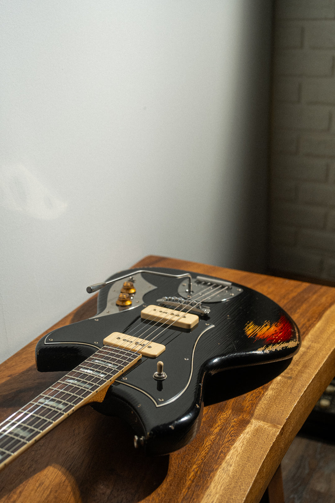 SERUS J - Bull Black over '64 3-Tone Burst | From The Bench