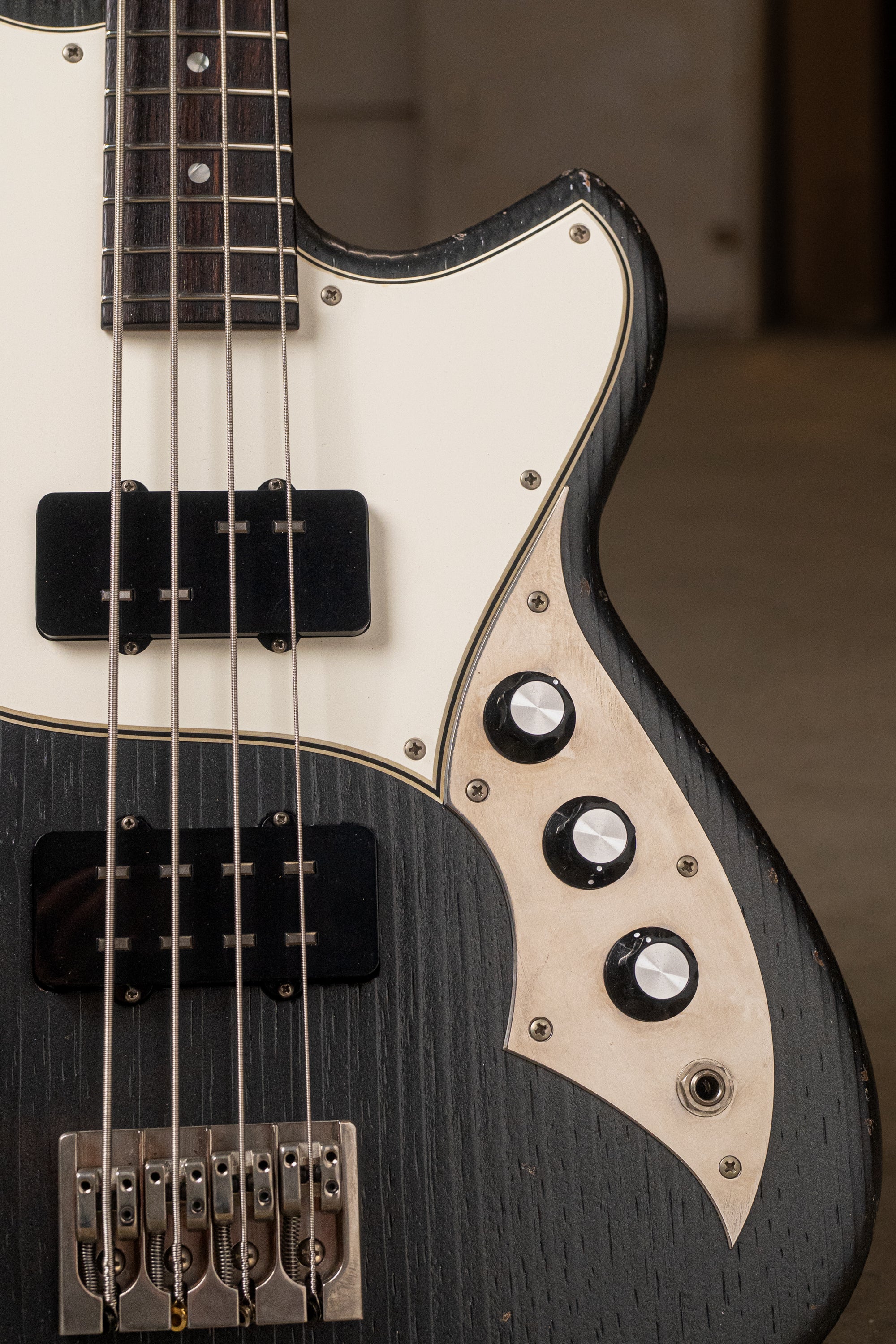 IVORUS - Charcoal Frost | NAMM 26 – Novo Guitars