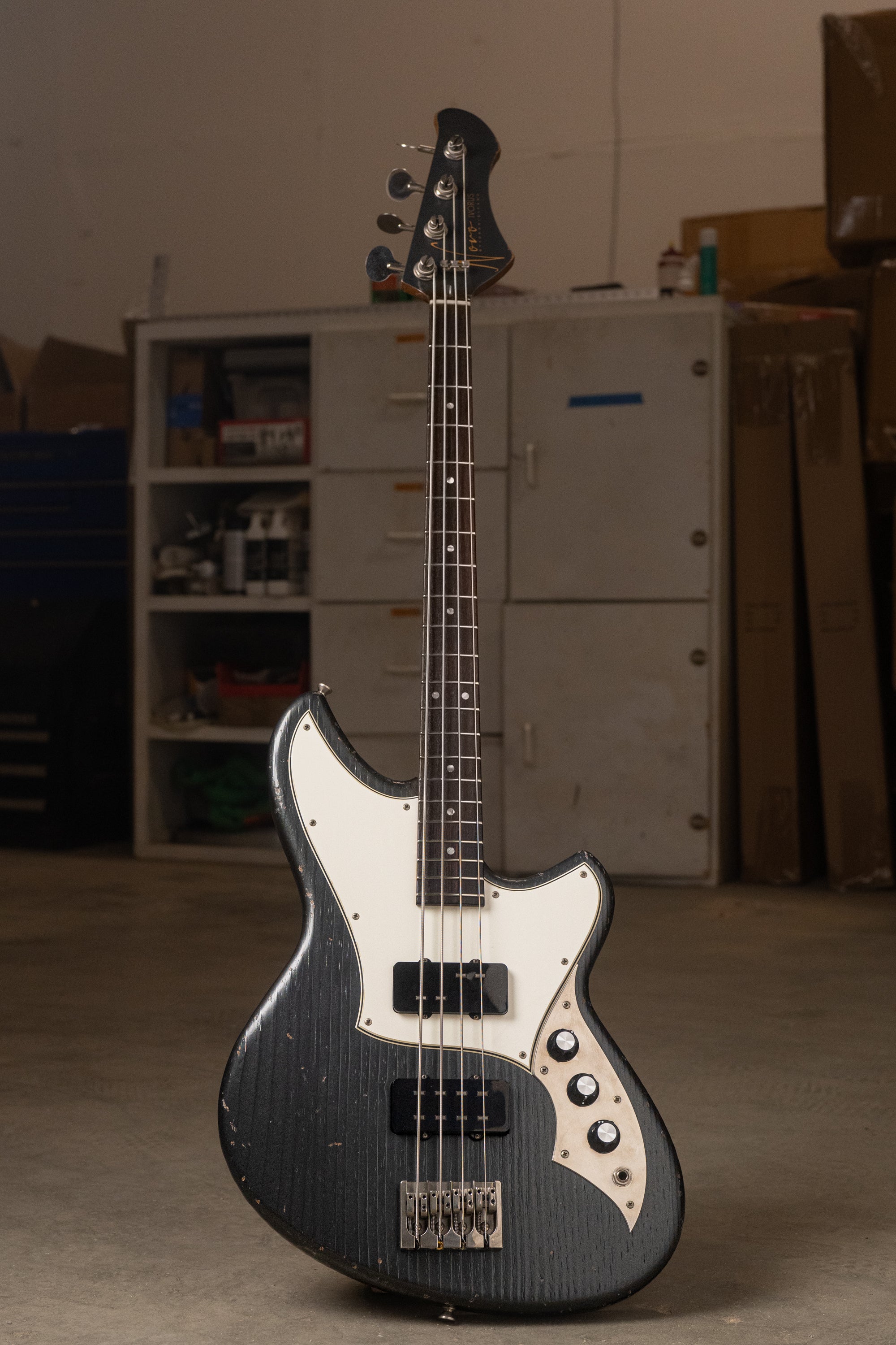 IVORUS - Charcoal Frost | NAMM 26 – Novo Guitars