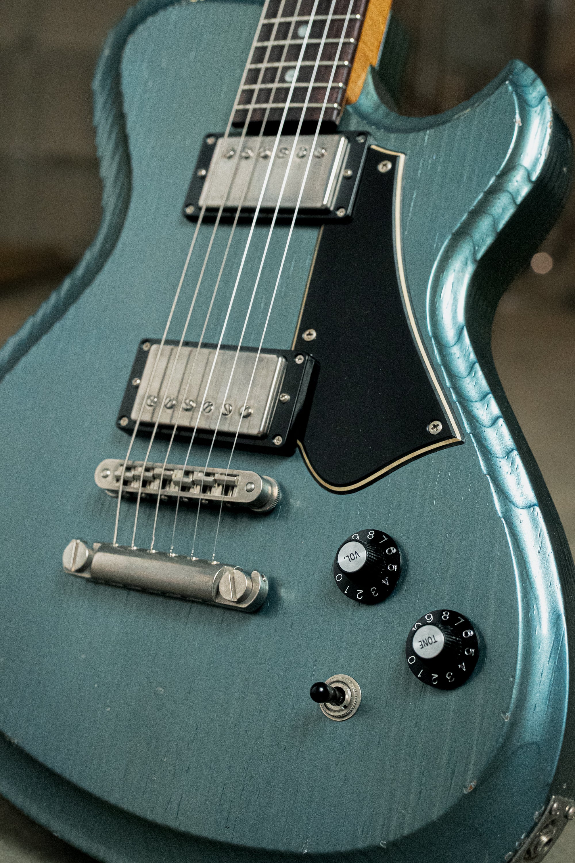 ギター Saravanavellkiller SOLUS H2 - Aged Pelham Blue | NAMM 26 – Novo Guitars