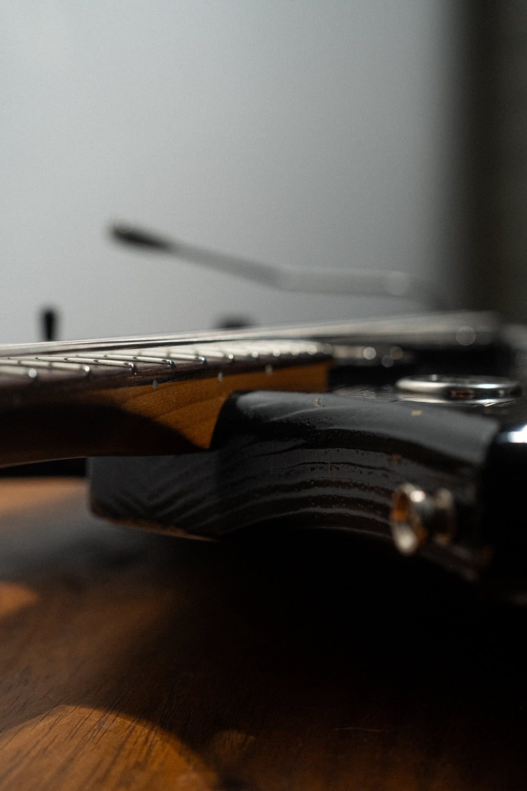 SERUS J Baritone - Bull Black over '64 3-Tone Burst | From The Bench