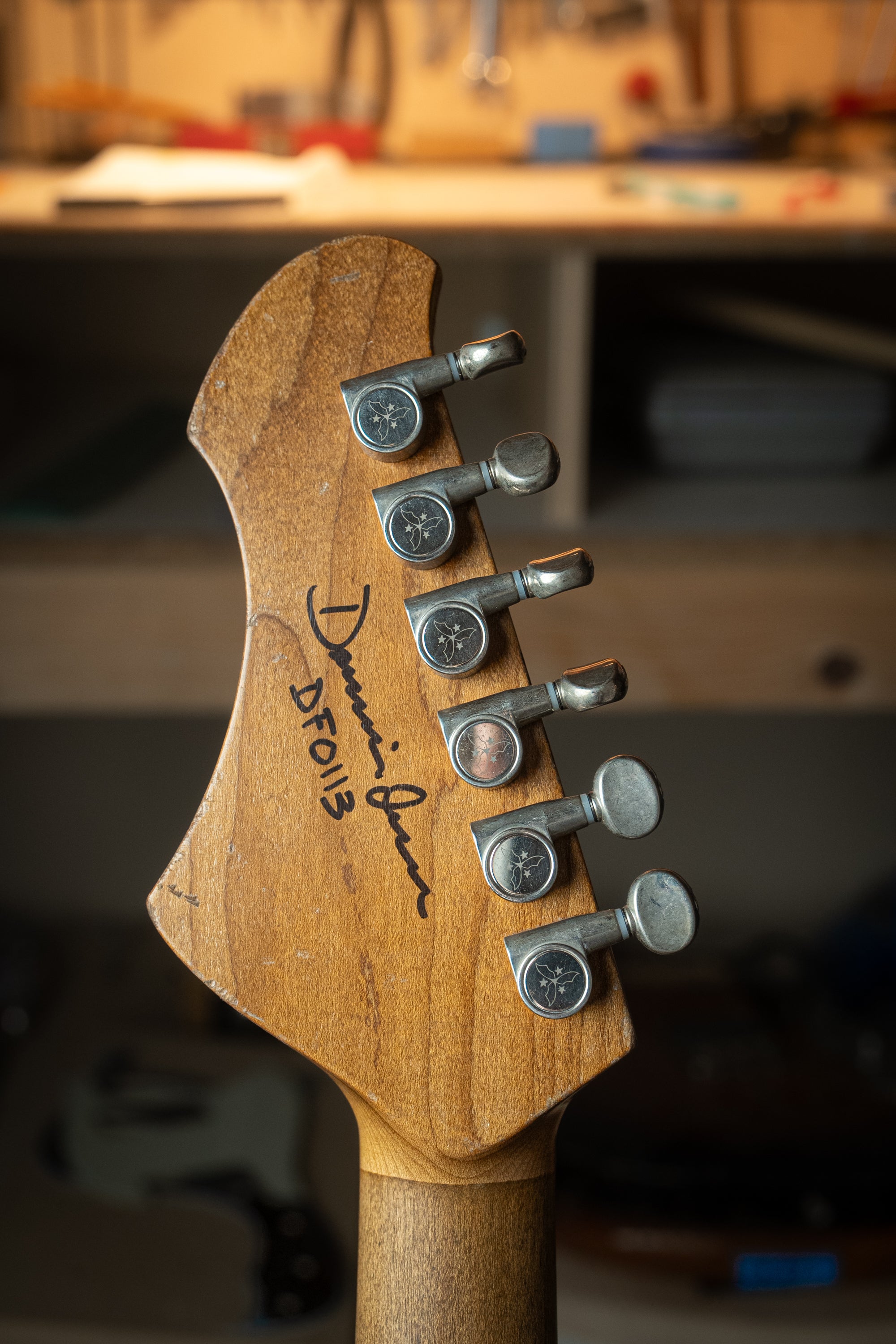 Signature IDRIS H1 - Red/Black/White Splatter | NAMM 26 – Novo Guitars