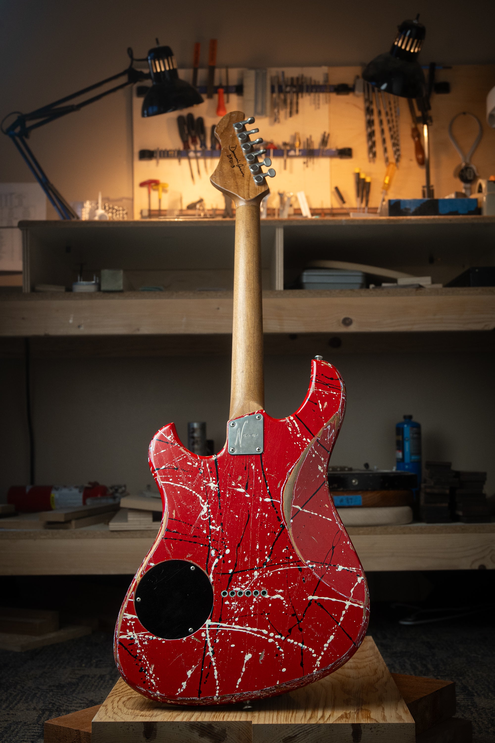 Signature IDRIS H1 - Red/Black/White Splatter | NAMM 26 – Novo Guitars