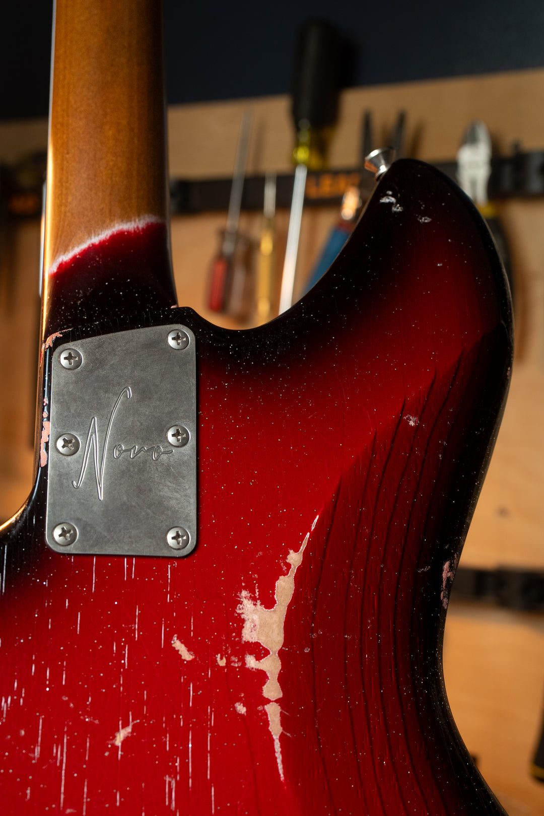 IVORUS - Silvertone Burst | Signature