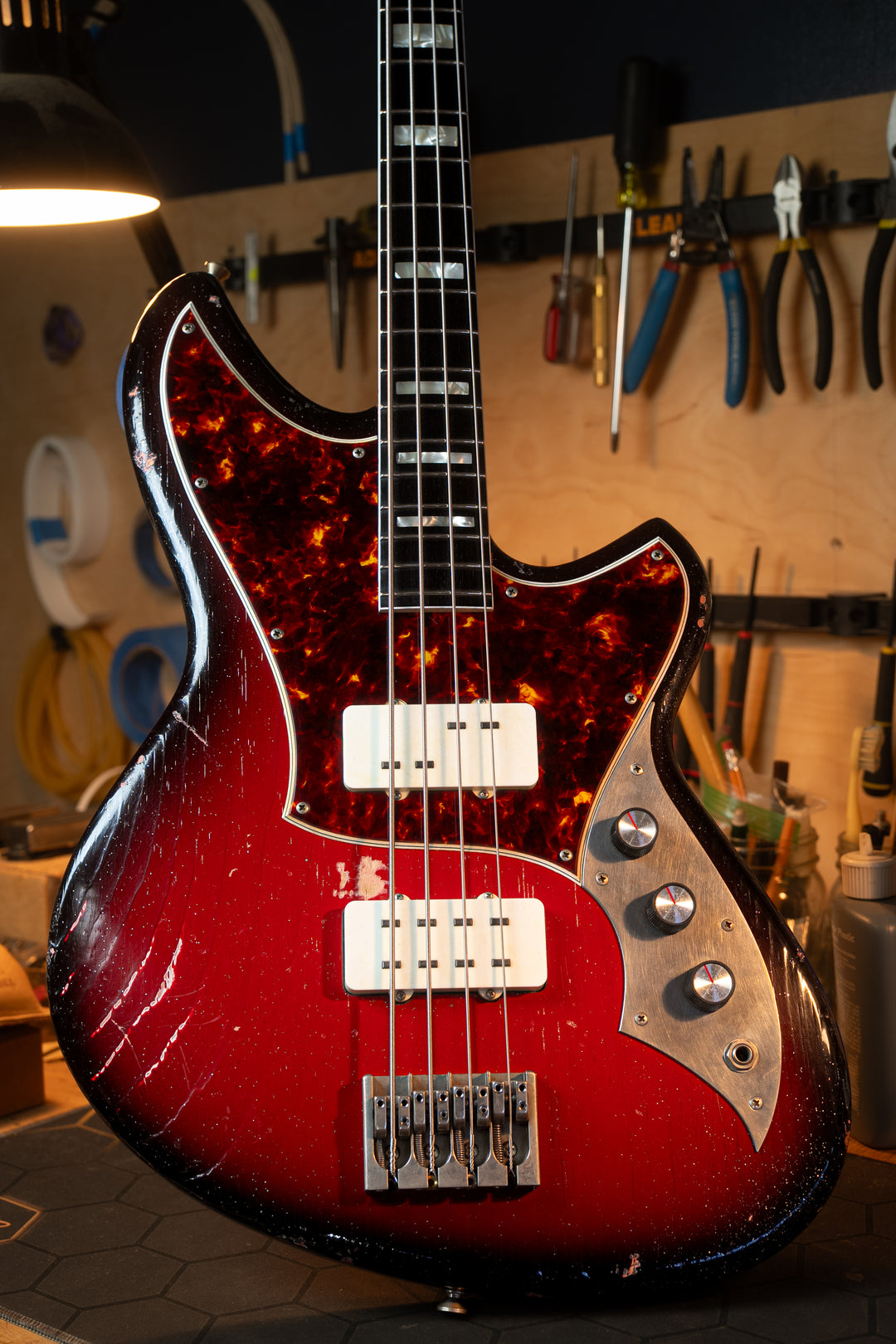 IVORUS - Silvertone Burst | Signature