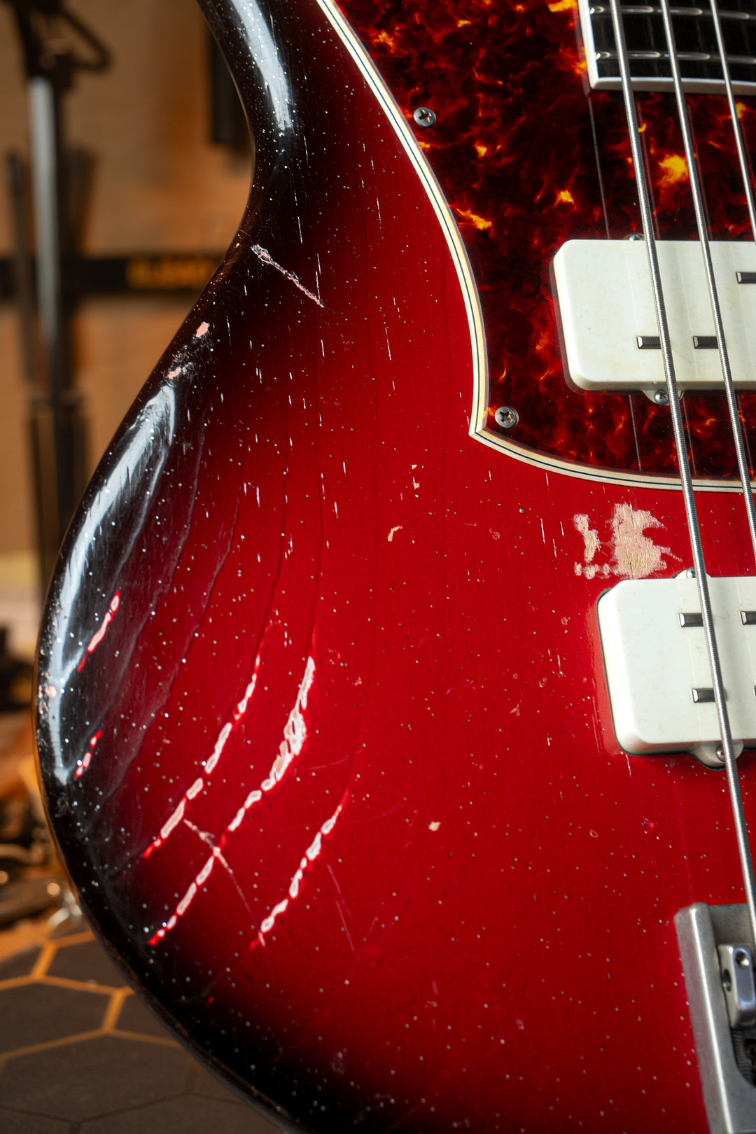 IVORUS - Silvertone Burst | Signature