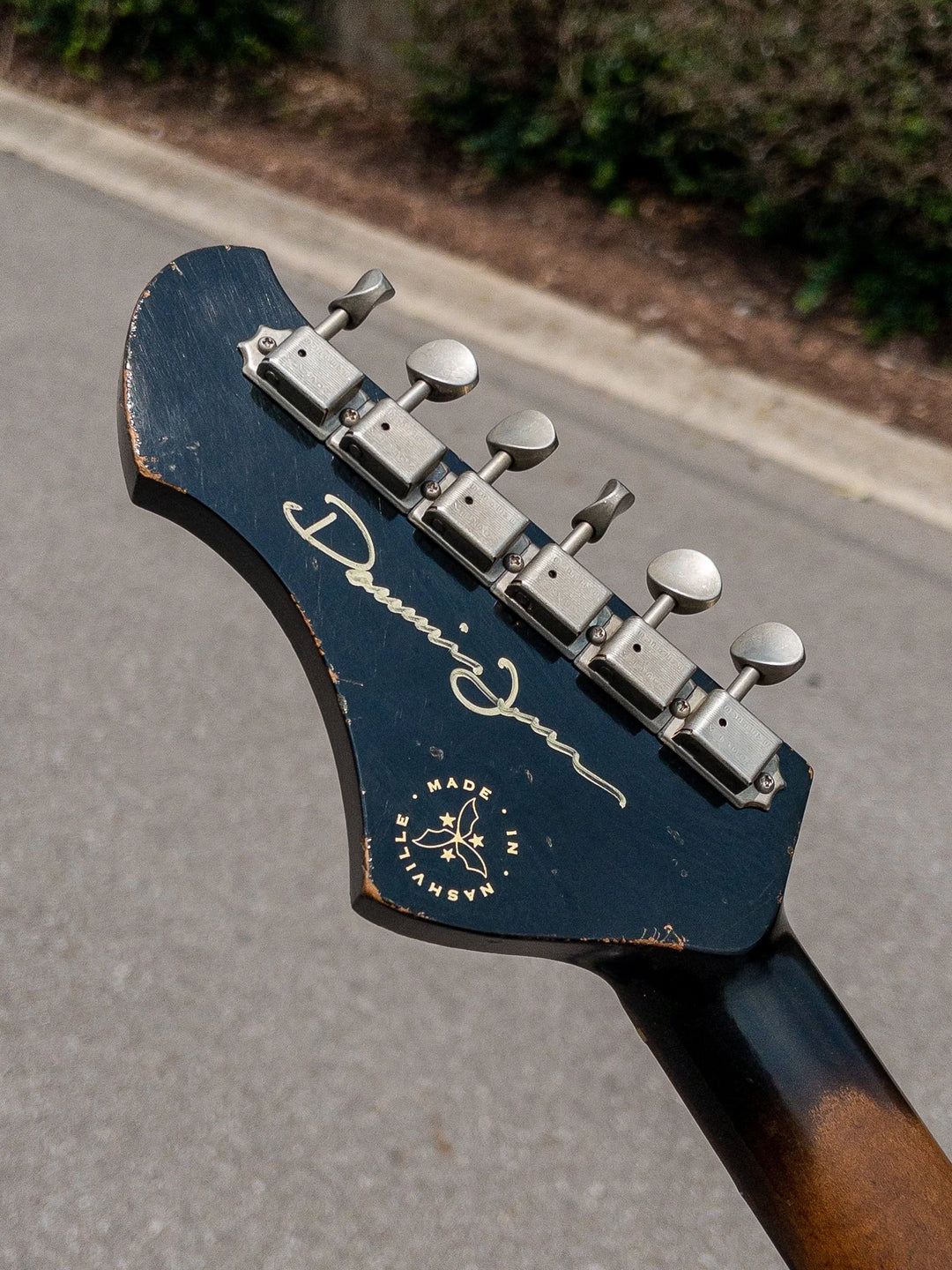 NOVO SIGNATURE VOLTUR - Uffington Burst