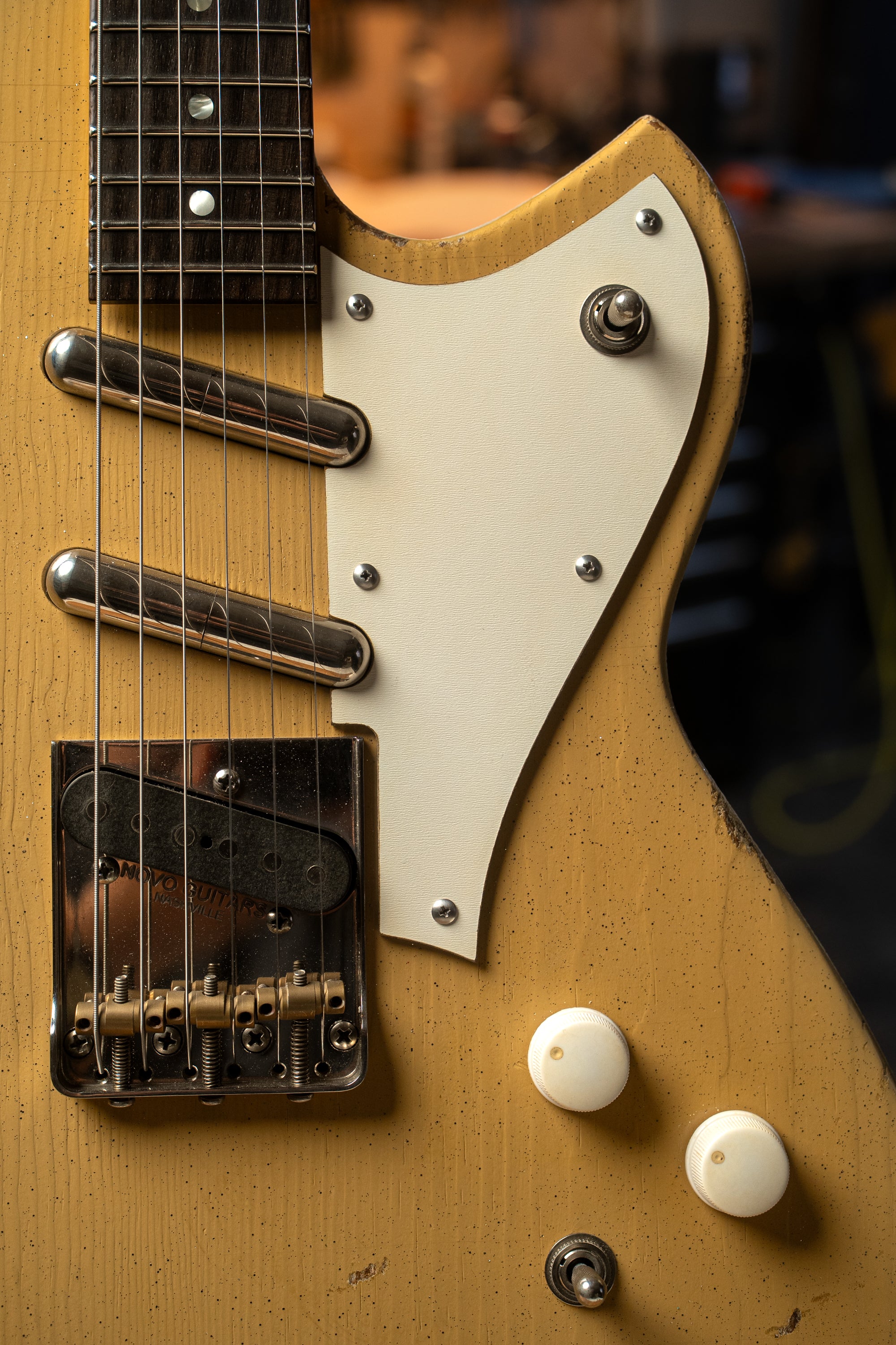 Chambered SERUS T - Desert Sand | Signature (2 of 3) – Novo Guitars