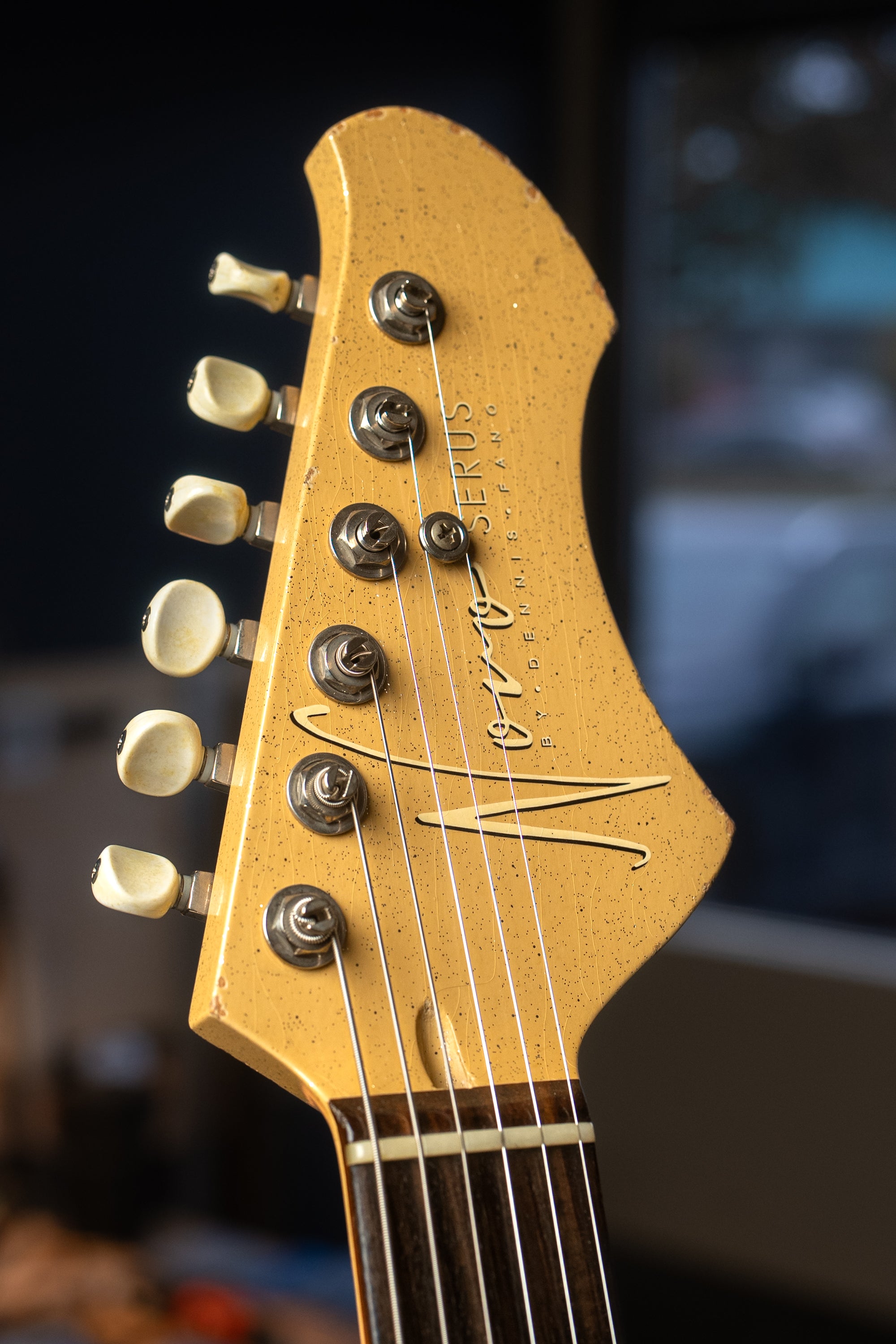 Chambered SERUS T - Desert Sand | Signature (2 of 3) – Novo Guitars