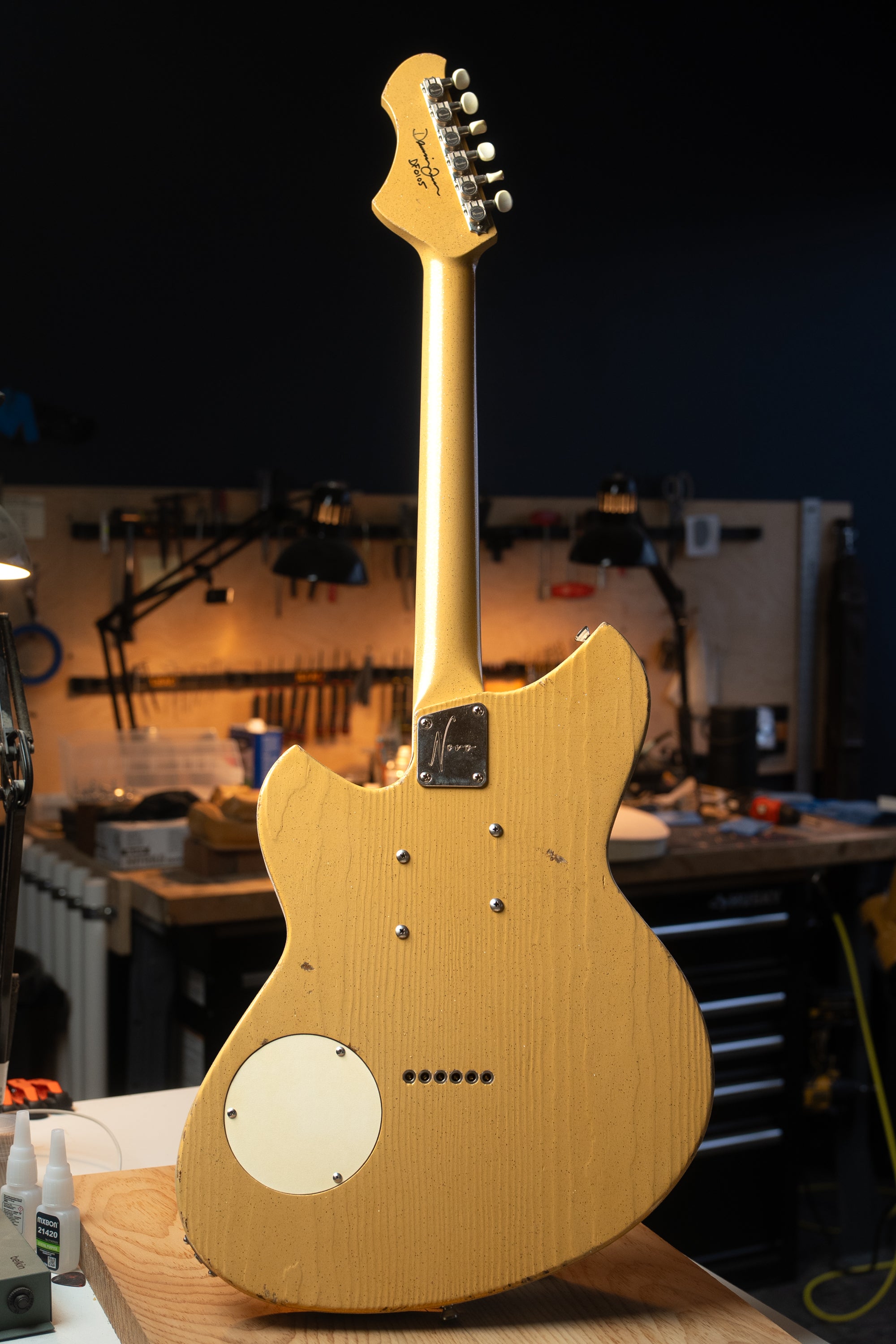 Chambered SERUS T - Desert Sand | Signature (2 of 3) – Novo Guitars