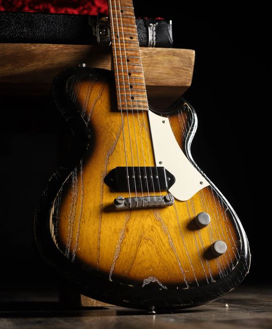 NOVO SIGNATURE SOLUS M1 - 2-Tone Burst on Swamp Ash (1 of 5)