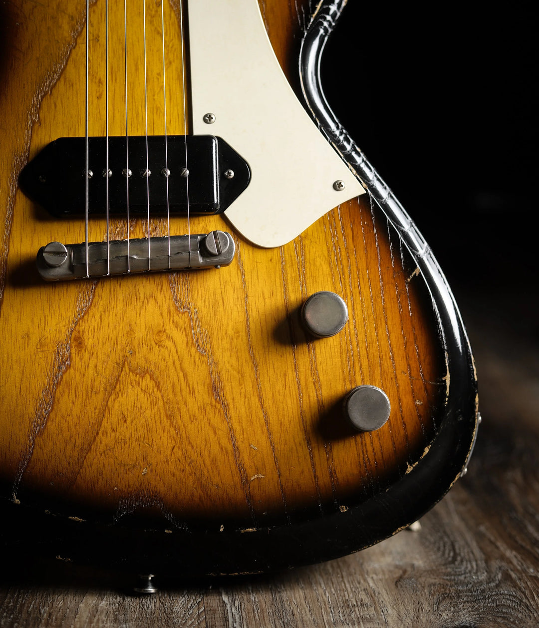 NOVO SIGNATURE SOLUS M1 - 2-Tone Burst on Swamp Ash (1 of 5)