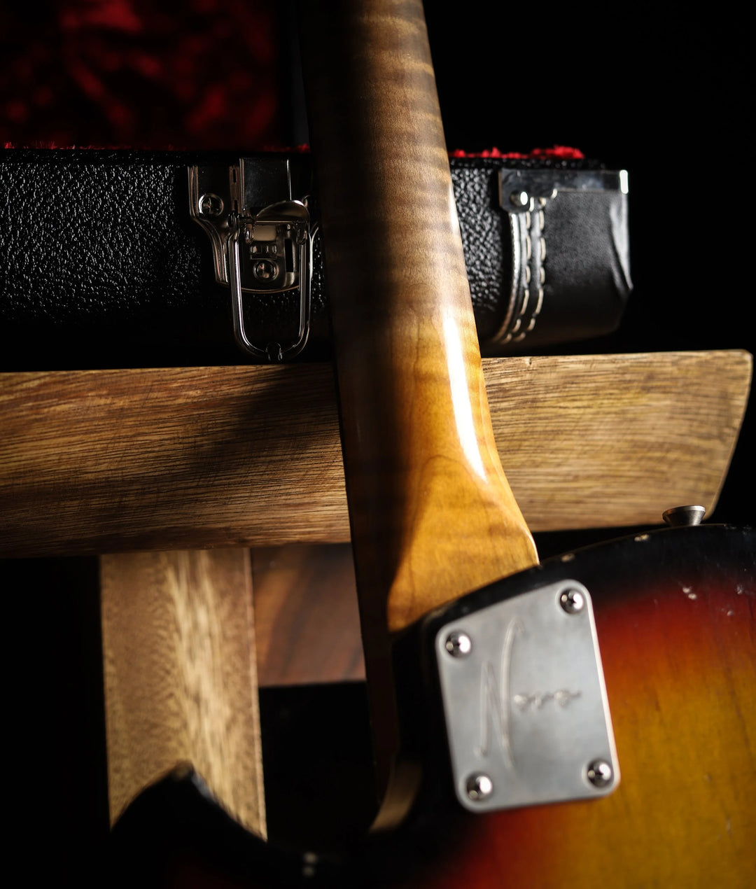 NOVO SIGNATURE SOLUS M1 - 3-Tone Burst on Alder (2 of 5)