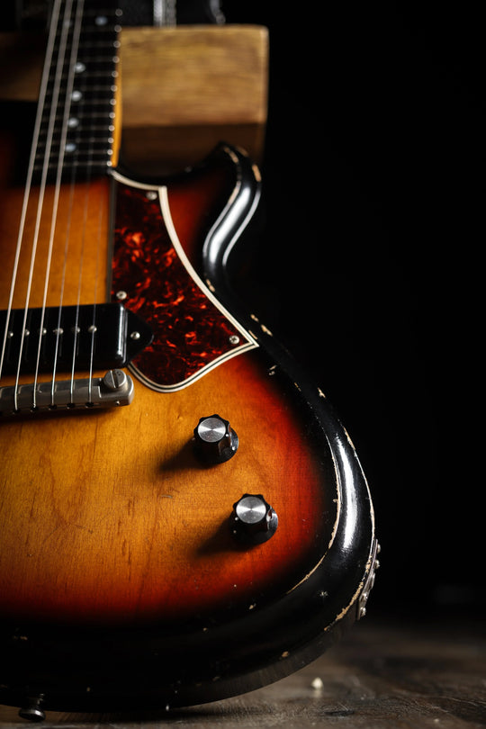 NOVO SIGNATURE SOLUS M1 - 3-Tone Burst on Alder (2 of 5)