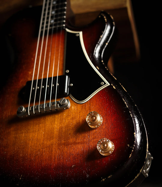 NOVO SIGNATURE SOLUS M1 - Dark Burst on Korina (3 of 5)