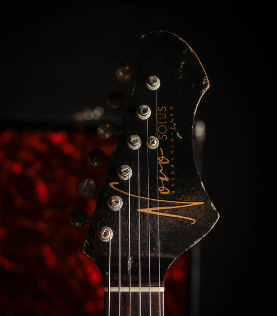 NOVO SIGNATURE SOLUS M1 - TV Burst on Mahogany (4 of 5)