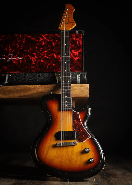 NOVO SIGNATURE SOLUS M1 - 3-Tone Burst on Alder (2 of 5)