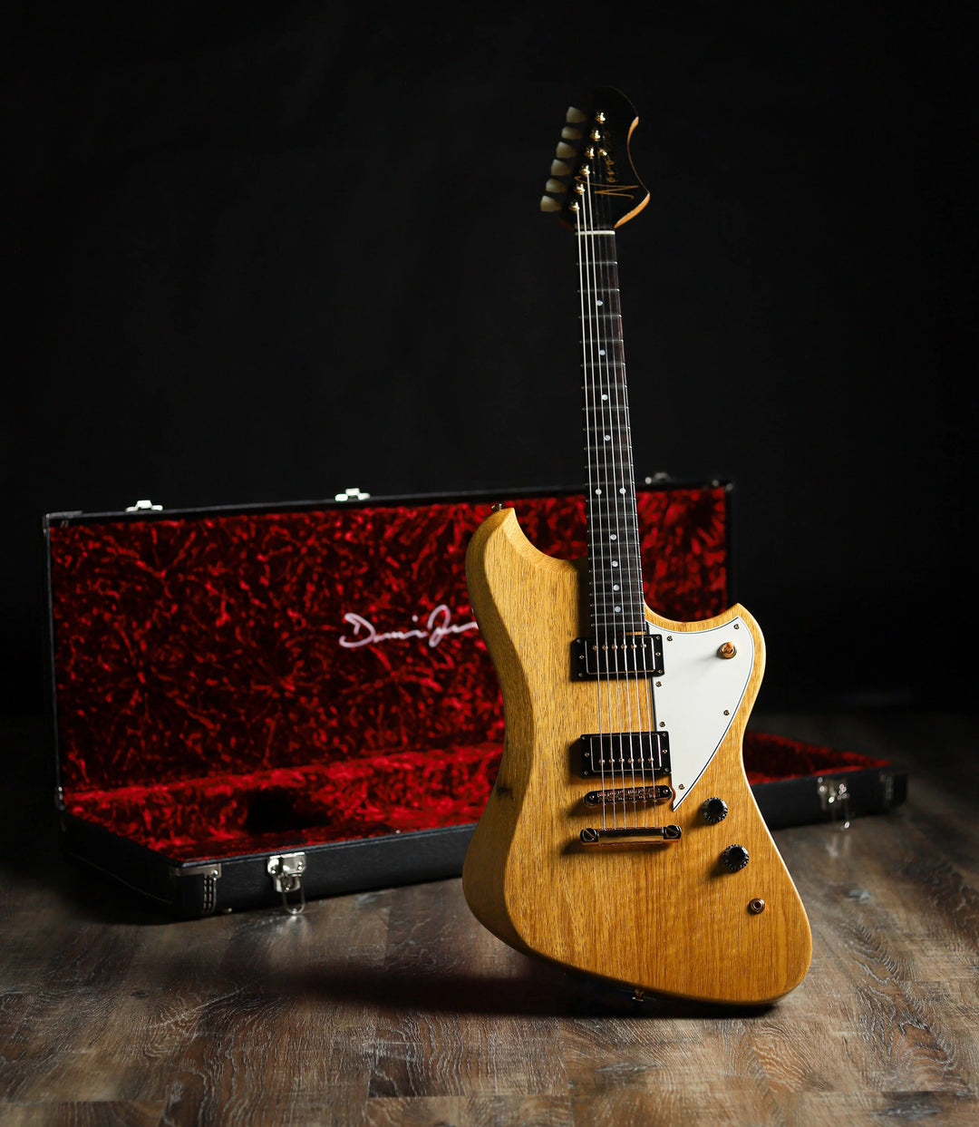 NOVO SIGNATURE VOLTUR DLX - Korina (3 of 6)