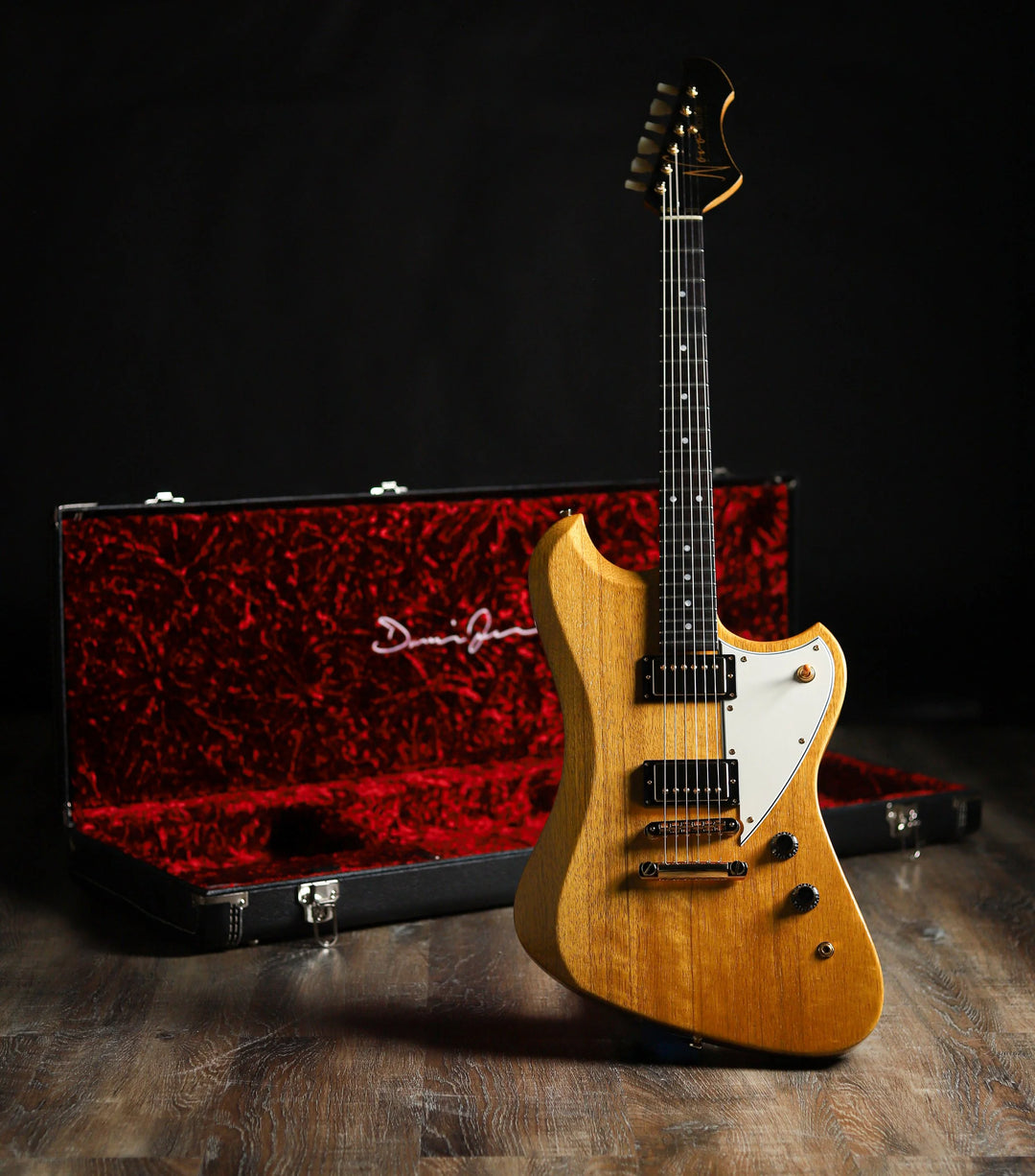 NOVO SIGNATURE VOLTUR DLX - Korina (5 of 6)