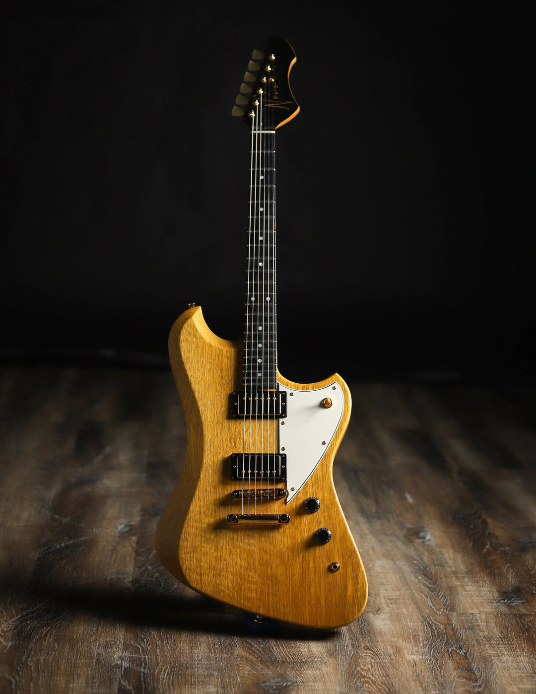 NOVO SIGNATURE VOLTUR DLX - Korina (2 of 6)