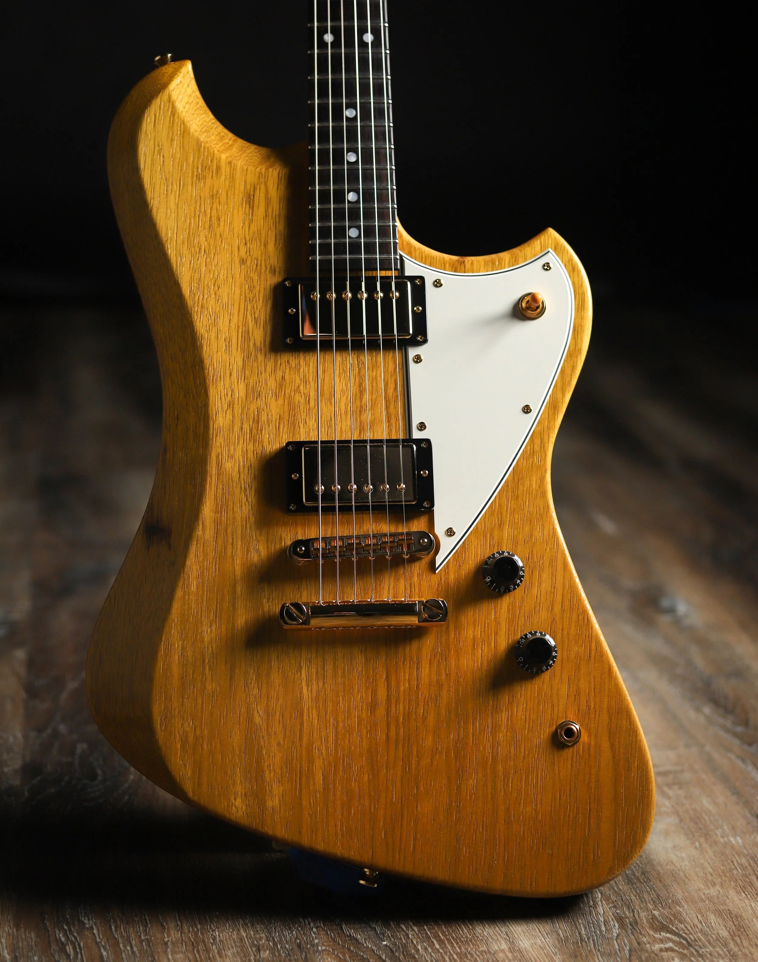 Signature VOLTUR DLX - Korina (3 of 6) – Novo Guitars