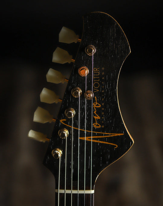 NOVO SIGNATURE VOLTUR DLX - Korina (3 of 6)