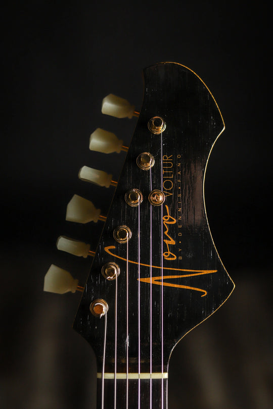 NOVO SIGNATURE VOLTUR DLX - Korina (4 of 6)