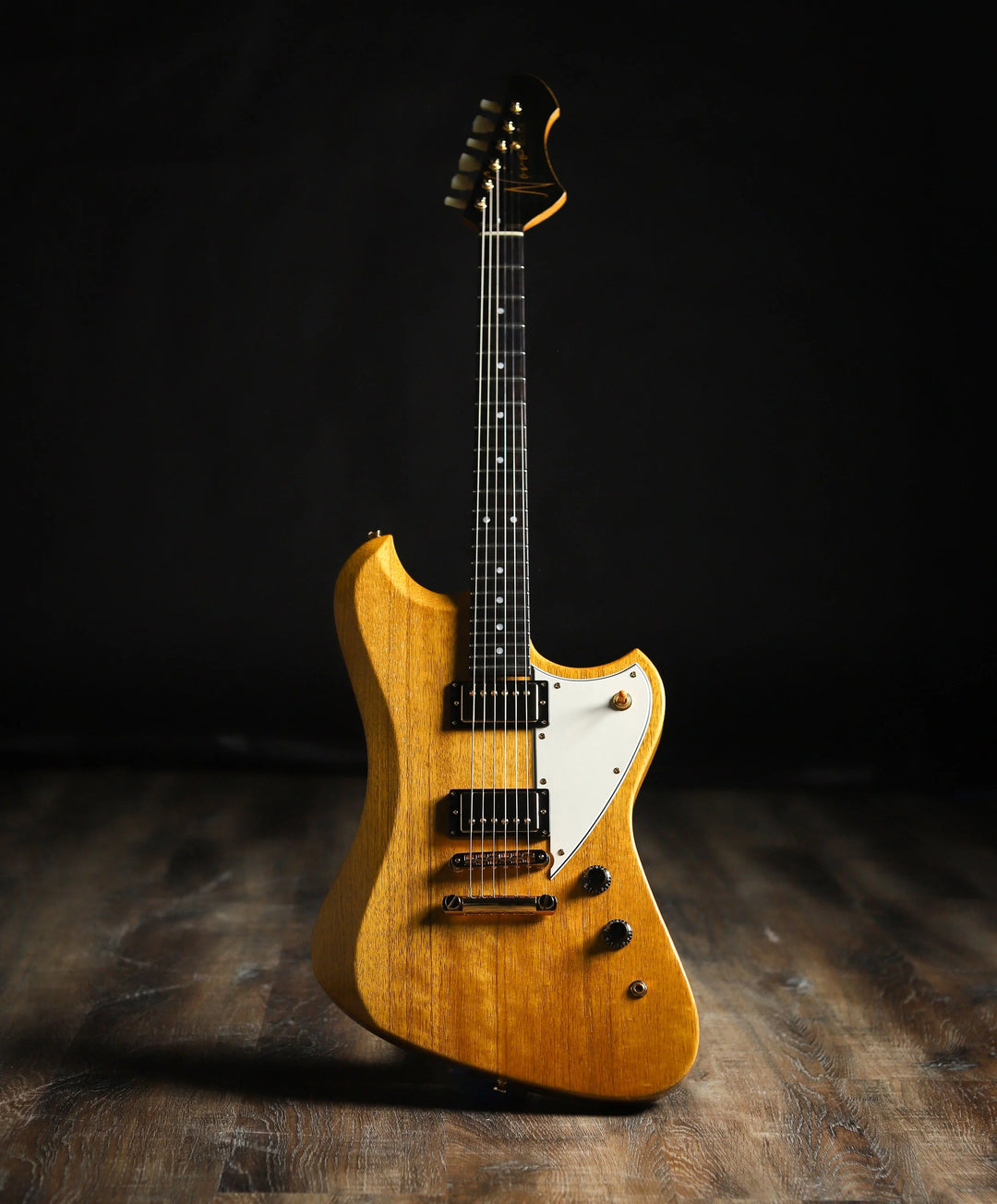 NOVO SIGNATURE VOLTUR DLX - Korina (5 of 6)