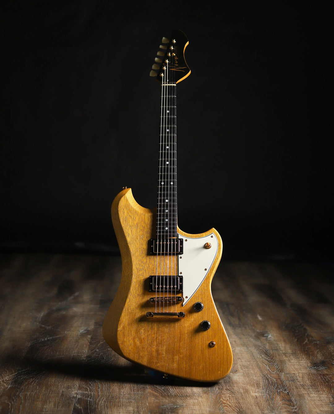 NOVO SIGNATURE VOLTUR DLX - Korina (6 of 6)