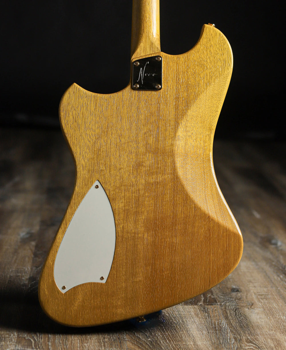 NOVO SIGNATURE VOLTUR DLX - Korina (1 of 6)