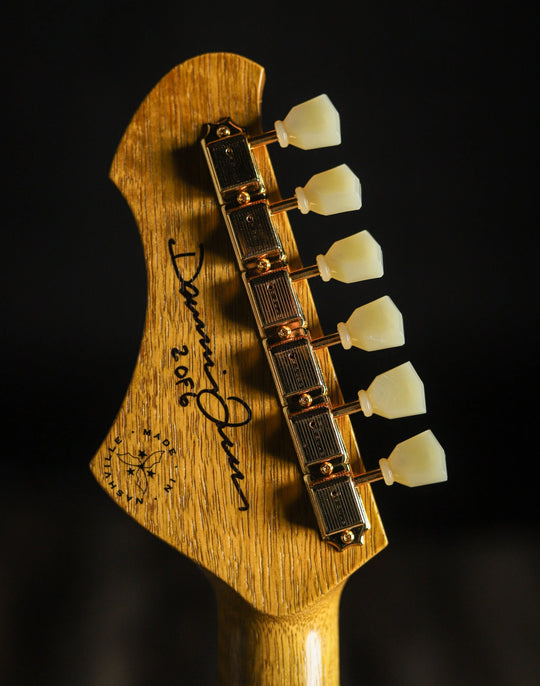 NOVO SIGNATURE VOLTUR DLX - Korina (2 of 6)