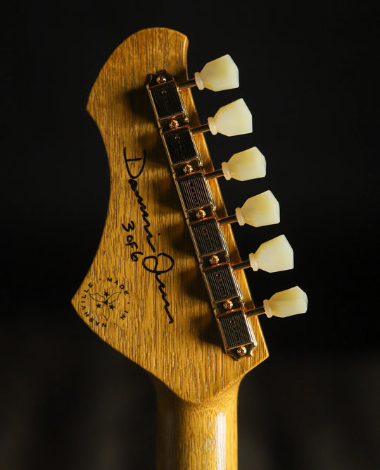 NOVO SIGNATURE VOLTUR DLX - Korina (3 of 6)