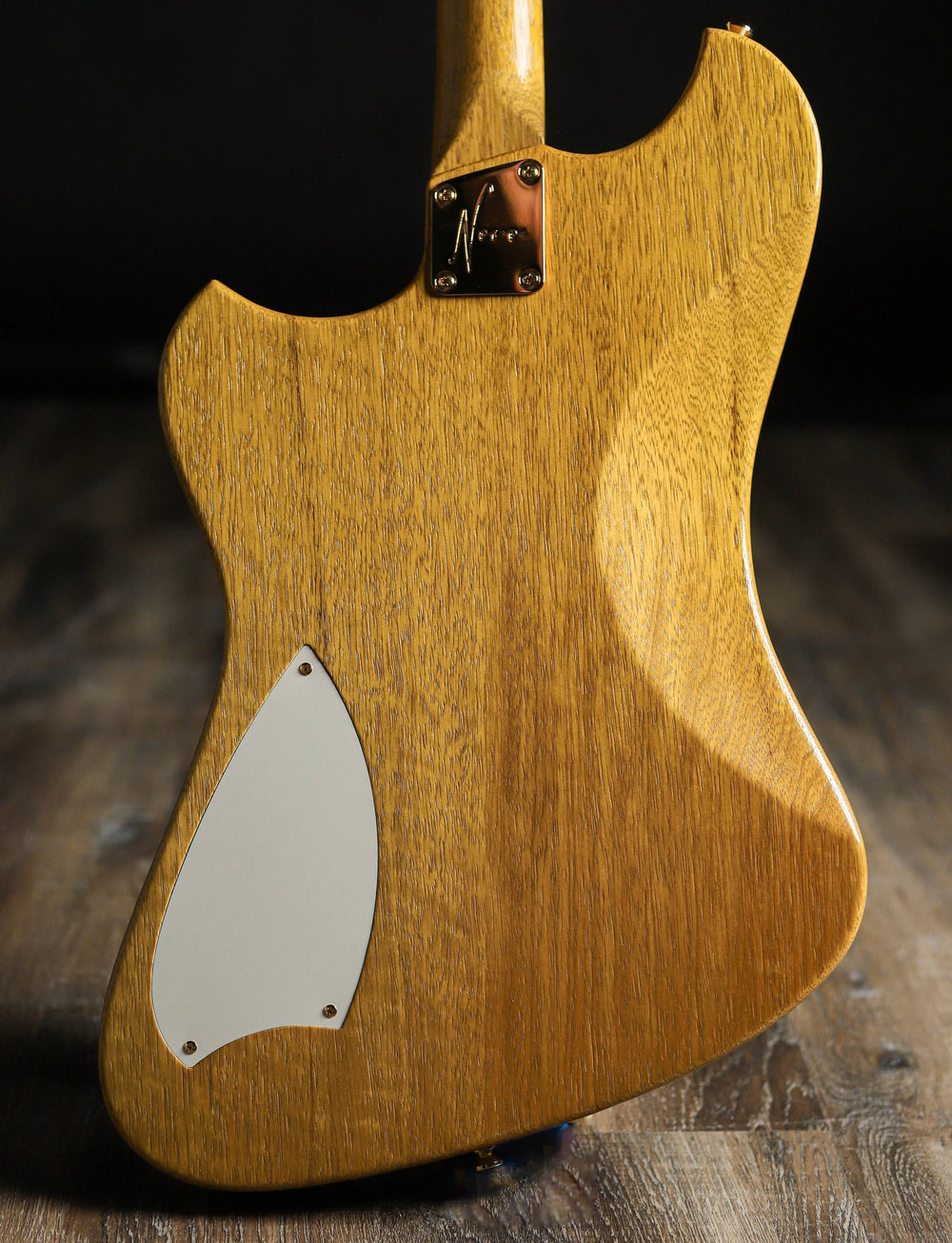NOVO SIGNATURE VOLTUR DLX - Korina (3 of 6)