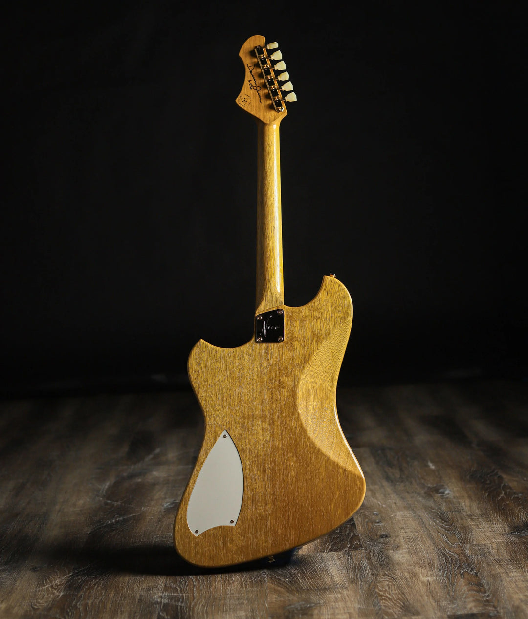 NOVO SIGNATURE VOLTUR DLX - Korina (6 of 6)