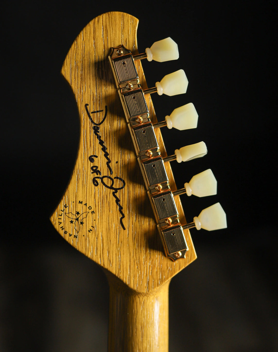NOVO SIGNATURE VOLTUR DLX - Korina (6 of 6)