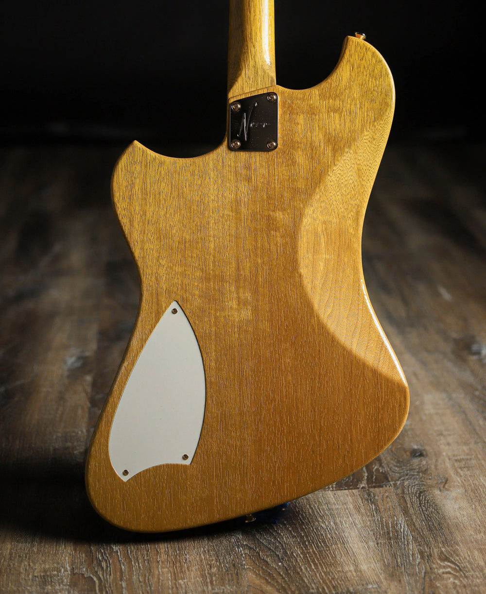 NOVO SIGNATURE VOLTUR DLX - Korina (6 of 6)